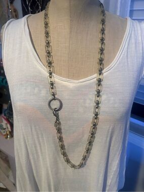Vintage Necklace in Smoky baklite ◾️◾️ silver metal clasp.
